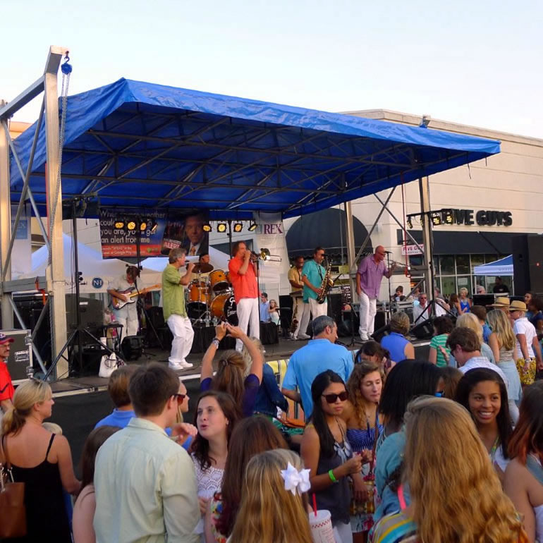 The Entertainers Live Outdoors The Entertainers Live Outdoors